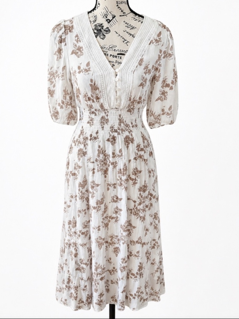 Floral midi dress smocked waist, size medium/ size 8